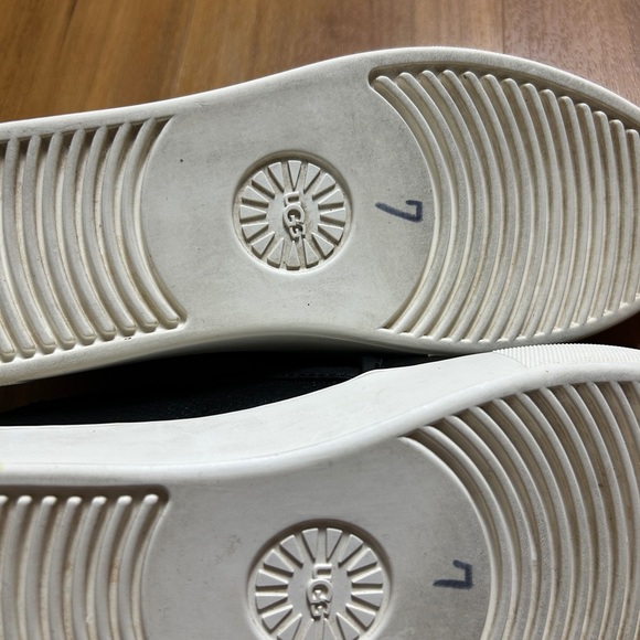 UGG Women’s Black Leather Moccasins with White Soles Size 7 - Picture 9 of 13